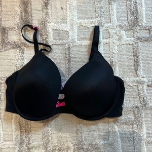 38D Victoria’s Secret padded bra